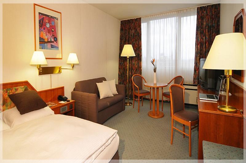 Leoso Hotel Леверкузен Экстерьер фото