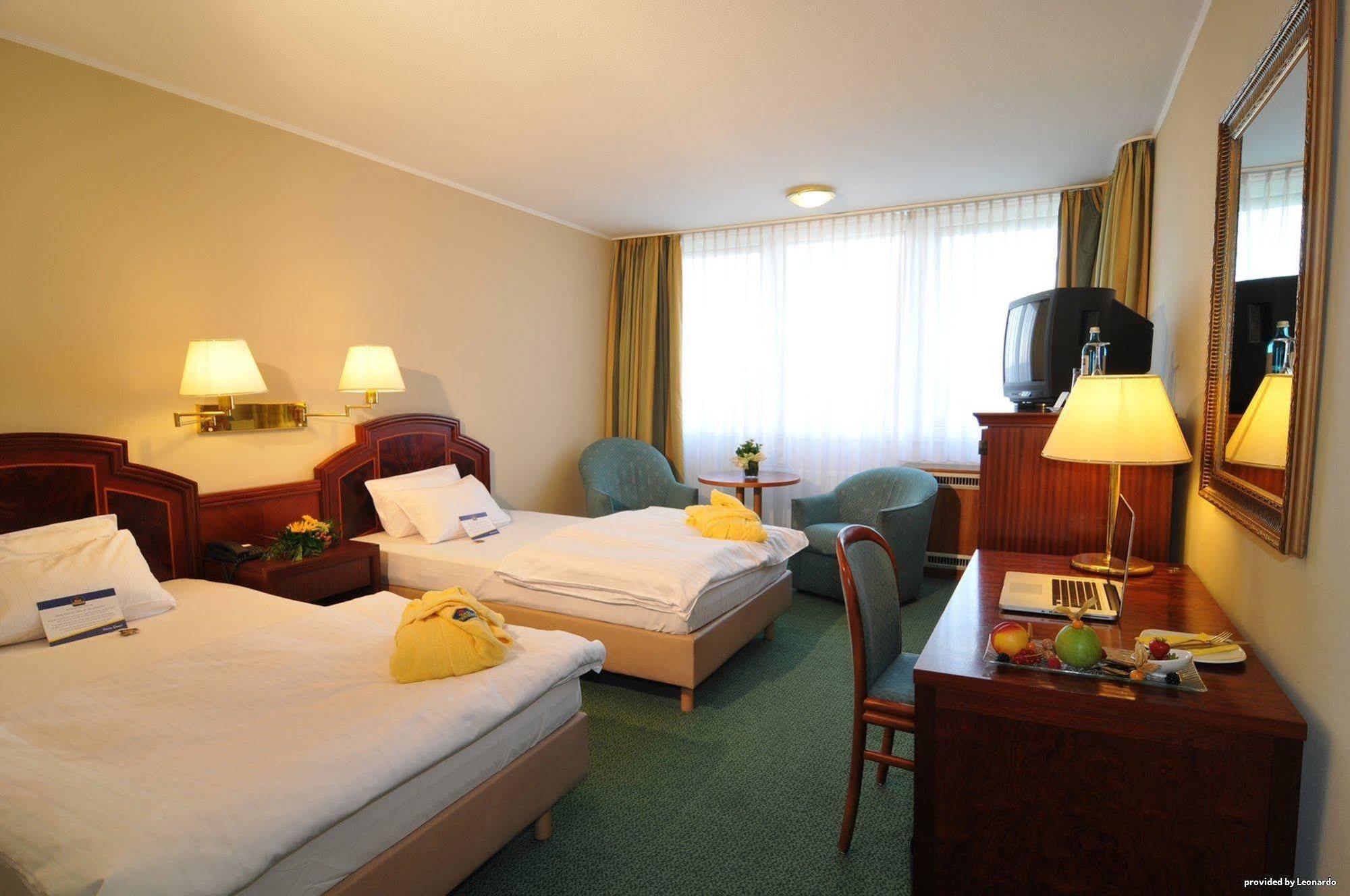 Leoso Hotel Леверкузен Экстерьер фото
