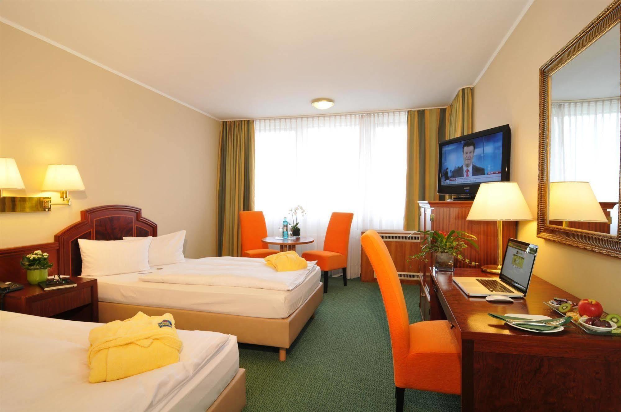 Leoso Hotel Леверкузен Экстерьер фото