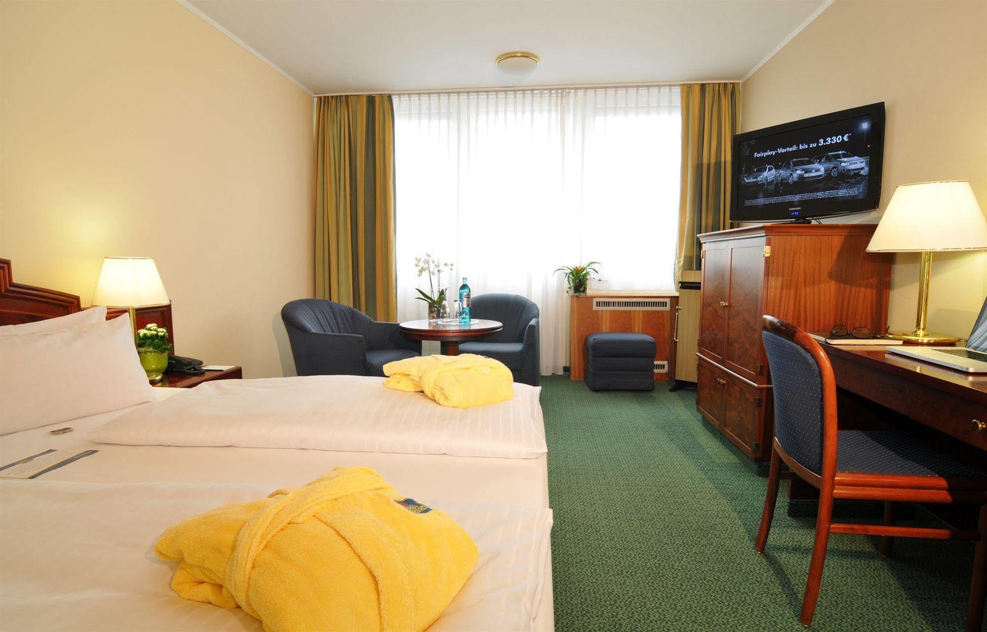 Leoso Hotel Леверкузен Экстерьер фото