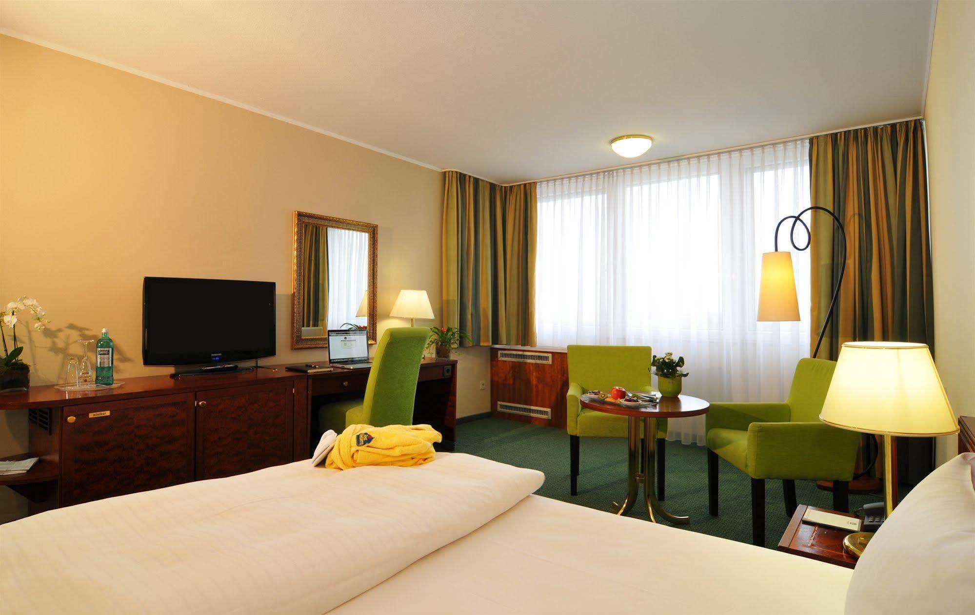 Leoso Hotel Леверкузен Экстерьер фото