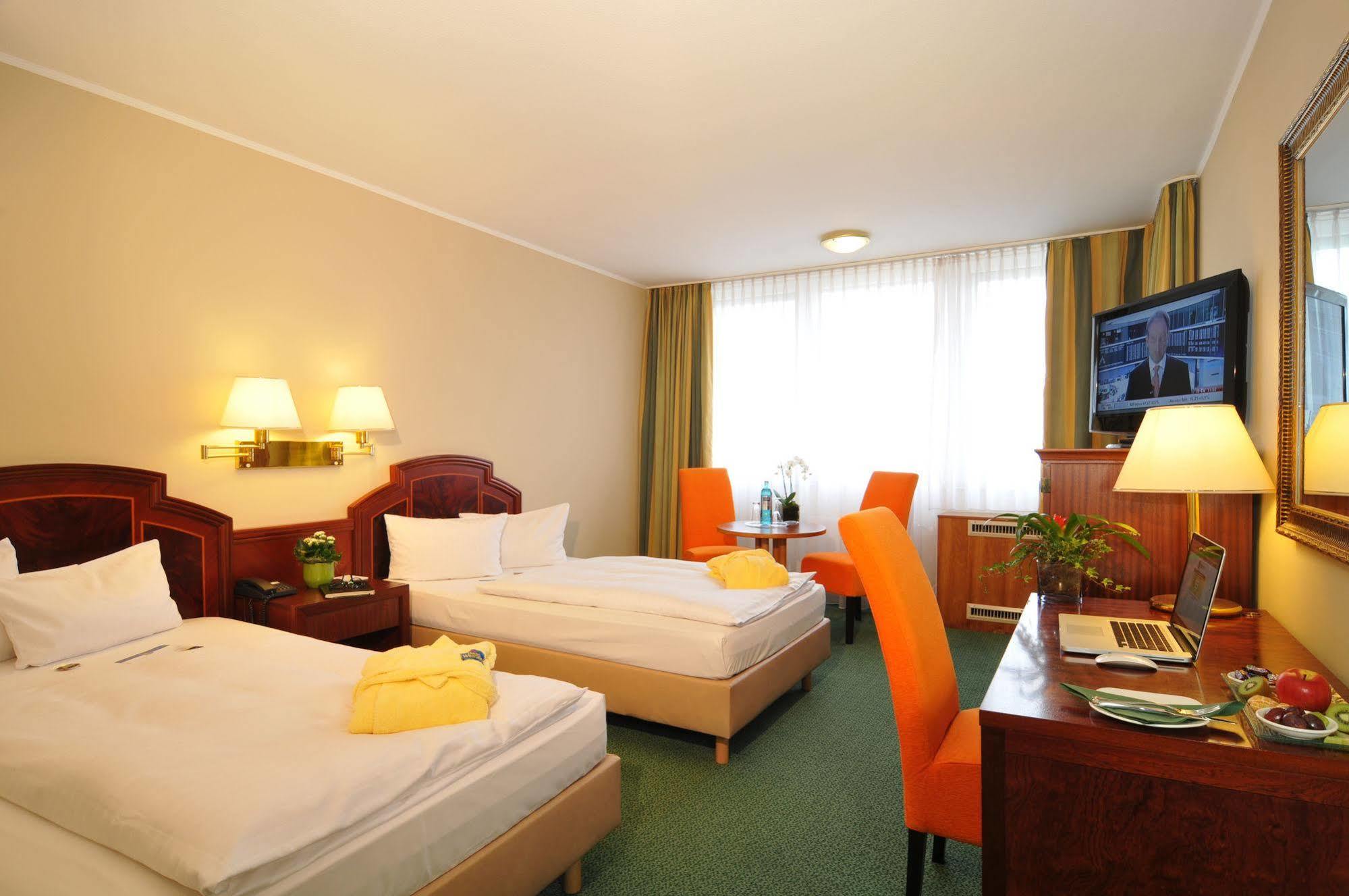 Leoso Hotel Леверкузен Экстерьер фото